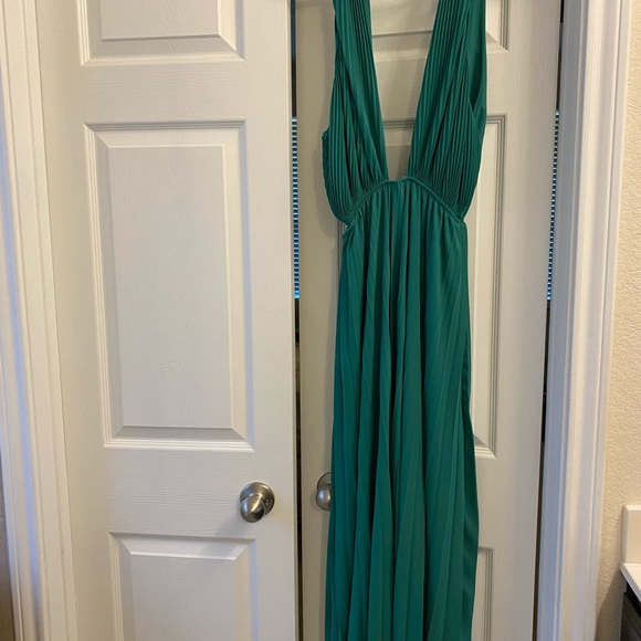 Green midi dress - Picture 2 of 3